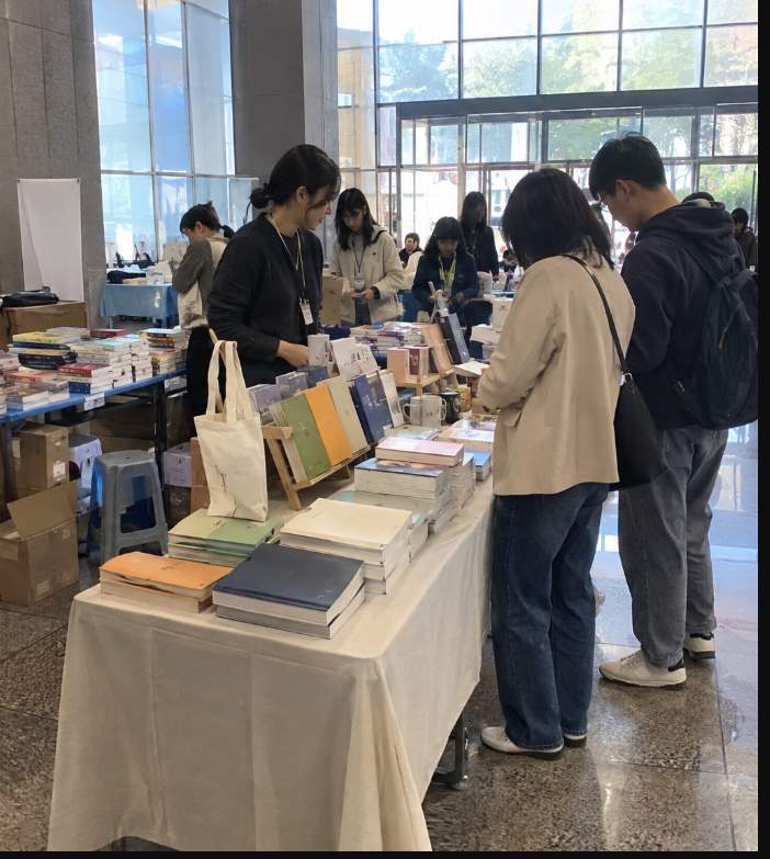 Children competing in the Reading Golden Bell quiz at the Dongducheon Book Culture Festival