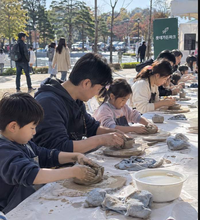 김해분청도자기축제 방문객이 머물 수 있는 장유 일대 가을 거리 풍경